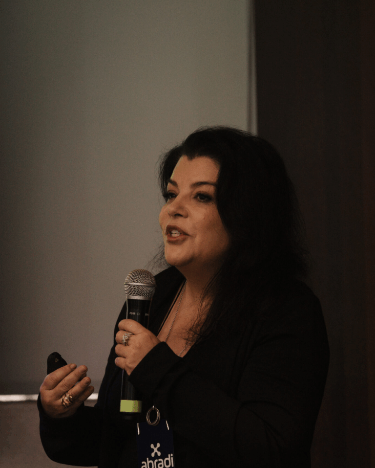 Elaine Coimbra, VP de Comunicação e Marketing da Abria